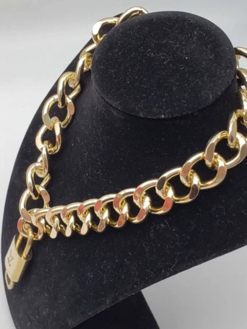 Gold-Plated Necklace with Authentic Louis Vuitton Padlock - Picture 8 of 8